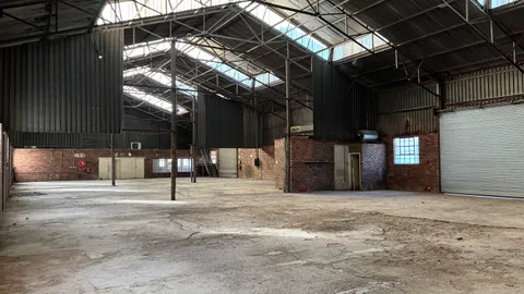 114 Orange Road, Akasia